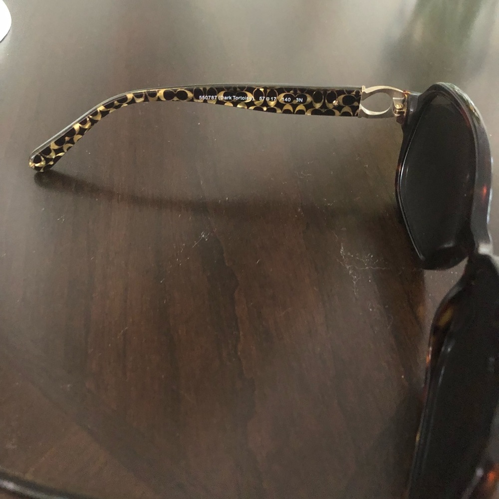 Coach sunglasses - Picture 3 of 6